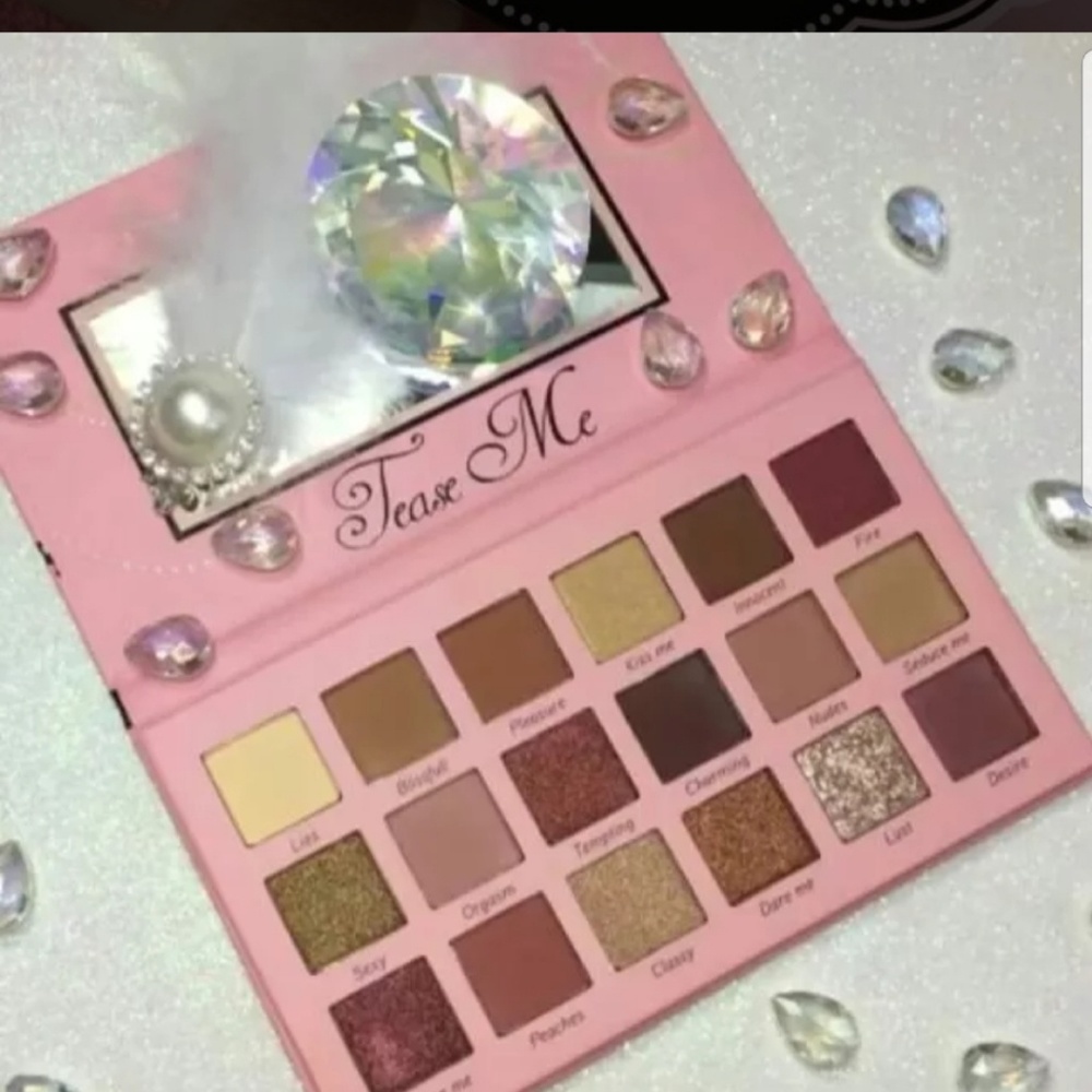 Tease me eyeshadow palette